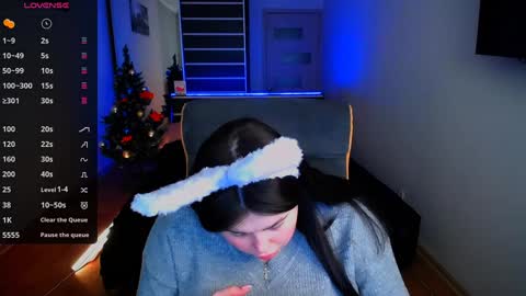 sophia__olsen online show from December 15, 10:28 am