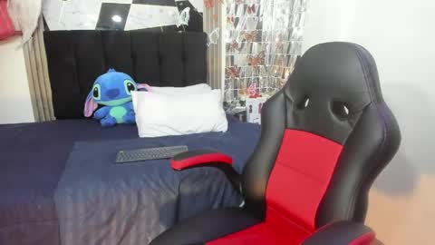 Snapshot of sophia_arevalo_ chatting on April 12, 2:38 am Sophia online show from April 12, 2:38 am