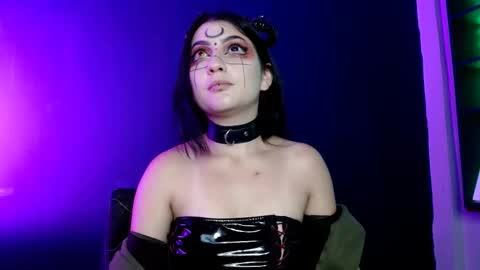 sophia hottie online show from January 7, 7:05 pm