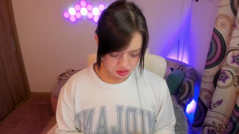 sophia_grants online show from April 18, 6:39 am