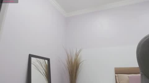 Snapshot of sophia_hadid chatting on March 12, 12:11 pm Sophia online show from March 12, 12:11 pm