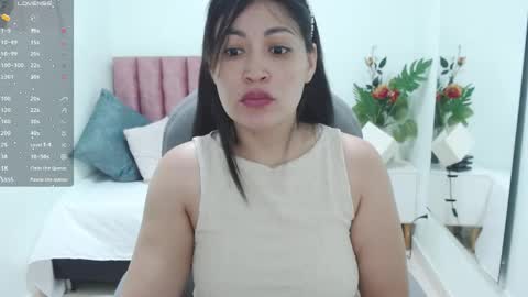 Snapshot of sophia_hadid chatting on March 23, 12:53 pm Sophia online show from March 23, 12:53 pm