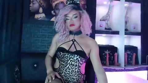 sophia_hott01 online show from January 8, 12:40 pm