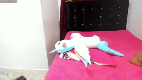Snapshot of sophia_moons_ chatting on April 21, 12:45 am sophia_moons_ online show from April 21, 12:45 am