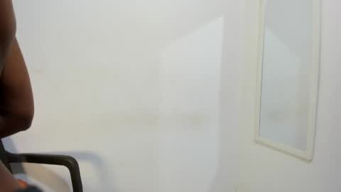 Snapshot of sophia_moons_ chatting on April 30, 5:36 am sophia_moons_ online show from April 30, 5:36 am