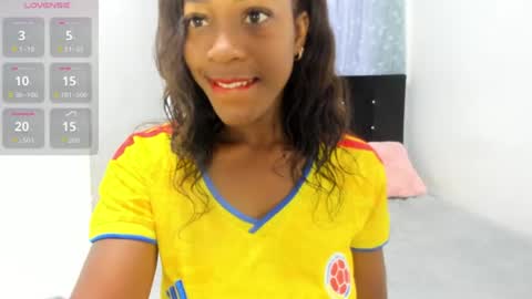Snapshot of sophia_moons_ chatting on July 4, 11:27 am sophia_moons_ online show from July 4, 11:27 am