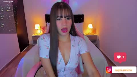 Snapshot of sophia_rincon chatting on April 13, 9:20 pm Sophia Rincon online show from April 13, 9:20 pm