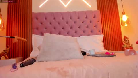 Snapshot of sophia_turneer chatting on September 20, 8:54 pm sophia_turneer online show from September 20, 8:54 pm