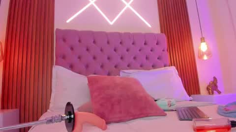sophia_turneer online show from May 13, 8:55 am