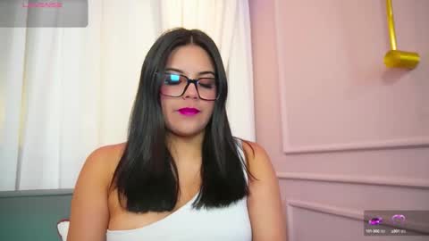 Snapshot of sophia_wilsonn_ chatting on September 19, 11:11 am Sofi online show from September 19, 11:11 am