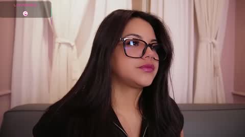 Snapshot of sophia_wilsonn_ chatting on October 23, 11:09 am Sofi online show from October 23, 11:09 am