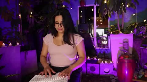 Snapshot of sophia_wilsonn_ chatting on October 31, 9:10 am Sofi online show from October 31, 9:10 am