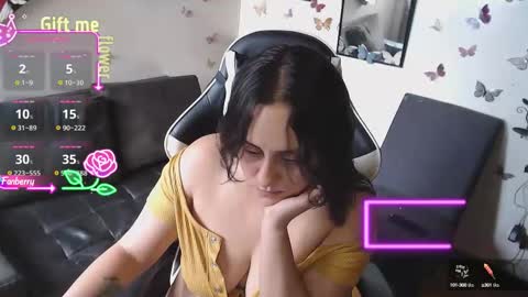 sophiaa_vega_ online show from October 14, 4:19 pm