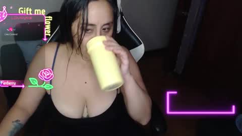 sophiaa_vega_ online show from March 1, 11:01 am