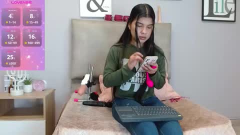 Sophia Bedford online show from December 19, 1:51 pm