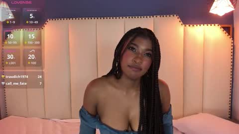 Snapshot of sophiabloss chatting on October 11, 5:17 am Sophie online show from October 11, 5:17 am