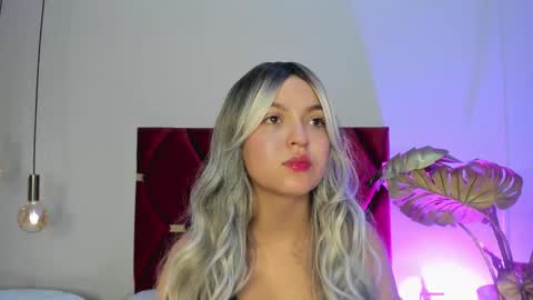 sophiacolliins online show from October 15, 11:43 am