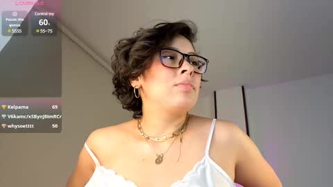 Snapshot of sophiadumont chatting on February 19, 8:55 am Sophia online show from February 19, 8:55 am