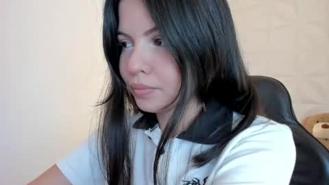Snapshot of sophiahowland chatting on April 24, 9:39 pm Sophia Howland online show from April 24, 9:39 pm