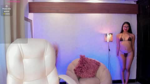 Snapshot of sophiajones_1 chatting on March 31, 12:05 pm --Sophi-- online show from March 31, 12:05 pm