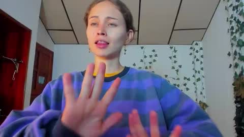 Snapshot of sophiamiller6 chatting on April 7, 12:38 pm sophiamiller6 online show from April 7, 12:38 pm