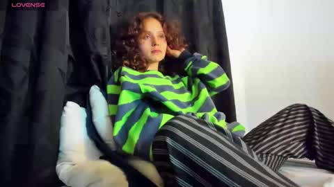 Snapshot of sophiamiller6 chatting on April 20, 9:34 am sophiamiller6 online show from April 20, 9:34 am