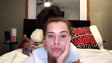 Snapshot of sophiapaigexo chatting on September 24, 1:09 am Sophia online show from September 24, 1:09 am