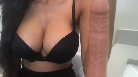 Snapshot of sophiaraexx chatting on October 17, 3:14 pm Sophia online show from October 17, 3:14 pm