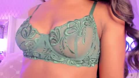 SophiaSmiths online show from September 28, 11:37 am