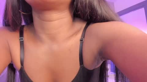 SophiaSmiths online show from May 8, 11:10 pm