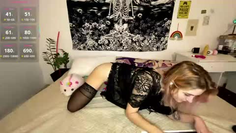 Snapshot of sophiasnarl chatting on June 2, 9:50 pm Sofi online show from June 2, 9:50 pm
