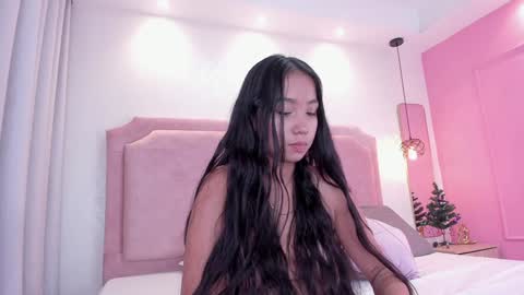 Snapshot of sophiawhite__ chatting on December 20, 4:25 pm SOPHIA online show from December 20, 4:25 pm