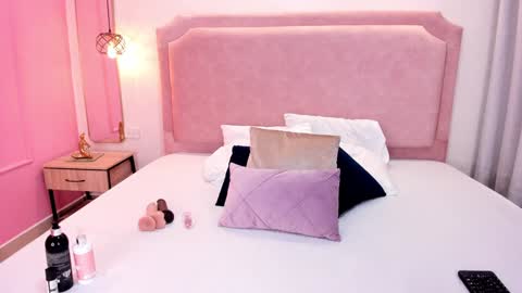 Snapshot of sophiawhite__ chatting on February 3, 1:19 pm SOPHIA online show from February 3, 1:19 pm