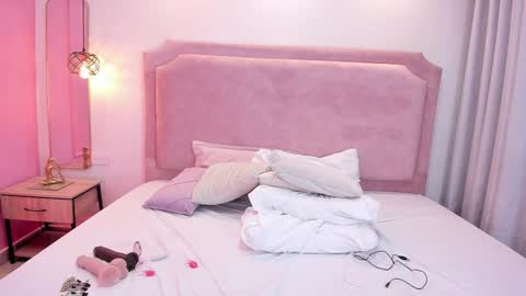 Snapshot of sophiawhite__ chatting on February 20, 7:52 pm SOPHIA online show from February 20, 7:52 pm