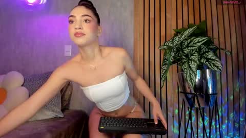 Snapshot of sophidavis chatting on April 24, 2:36 am Sophi online show from April 24, 2:36 am