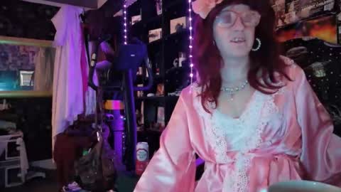 Snapshot of sophie198013 chatting on May 23, 11:09 pm Sophie Satin1980 online show from May 23, 11:09 pm