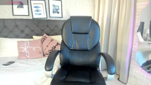 Snapshot of sophie__blare chatting on May 14, 7:20 pm sophie__blare online show from May 14, 7:20 pm