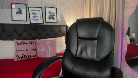 Snapshot of sophie__blare chatting on May 21, 6:59 pm sophie__blare online show from May 21, 6:59 pm