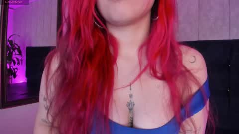 Snapshot of sophie__red chatting on September 27, 4:50 am Sophie online show from September 27, 4:50 am