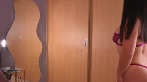 Snapshot of sophie_belton chatting on February 27, 3:56 pm sofia online show from February 27, 3:56 pm