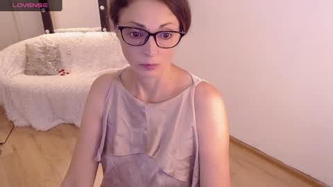Snapshot of sophie_caring chatting on January 12, 7:00 am Sophie online show from January 12, 7:00 am