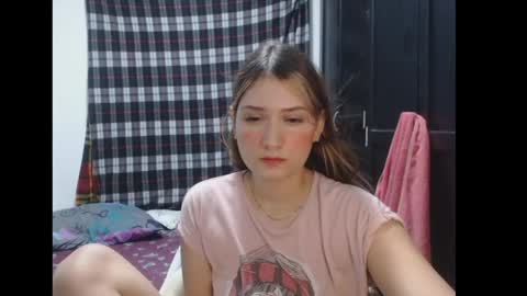 Snapshot of sophie_cutexx chatting on January 19, 11:00 pm sophie online show from January 19, 11:00 pm