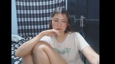 Snapshot of sophie_cutexx chatting on February 7, 3:45 am sophie online show from February 7, 3:45 am