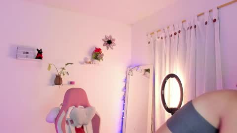 sophie doll online show from January 9, 4:30 am