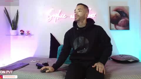 SOPHIE - FOXX online show from May 6, 11:59 am