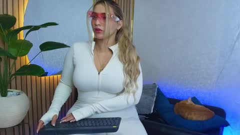  SOPHIE JANNER online show from June 1, 10:11 pm