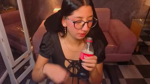 sophie_jones_b online show from May 7, 1:38 pm