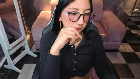 sophie_jones_b online show from May 12, 12:57 pm