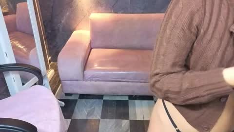 sophie_jones_b online show from May 16, 12:48 pm