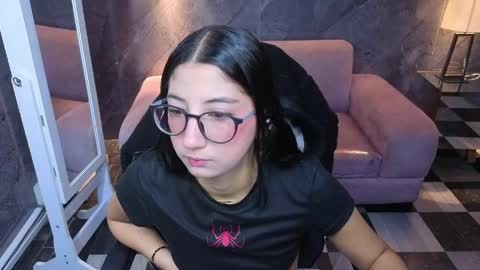 sophie_jones_b online show from May 21, 12:45 pm